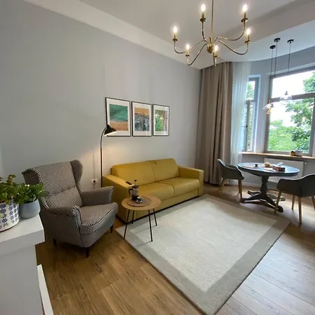 Cozy Flat 5 *